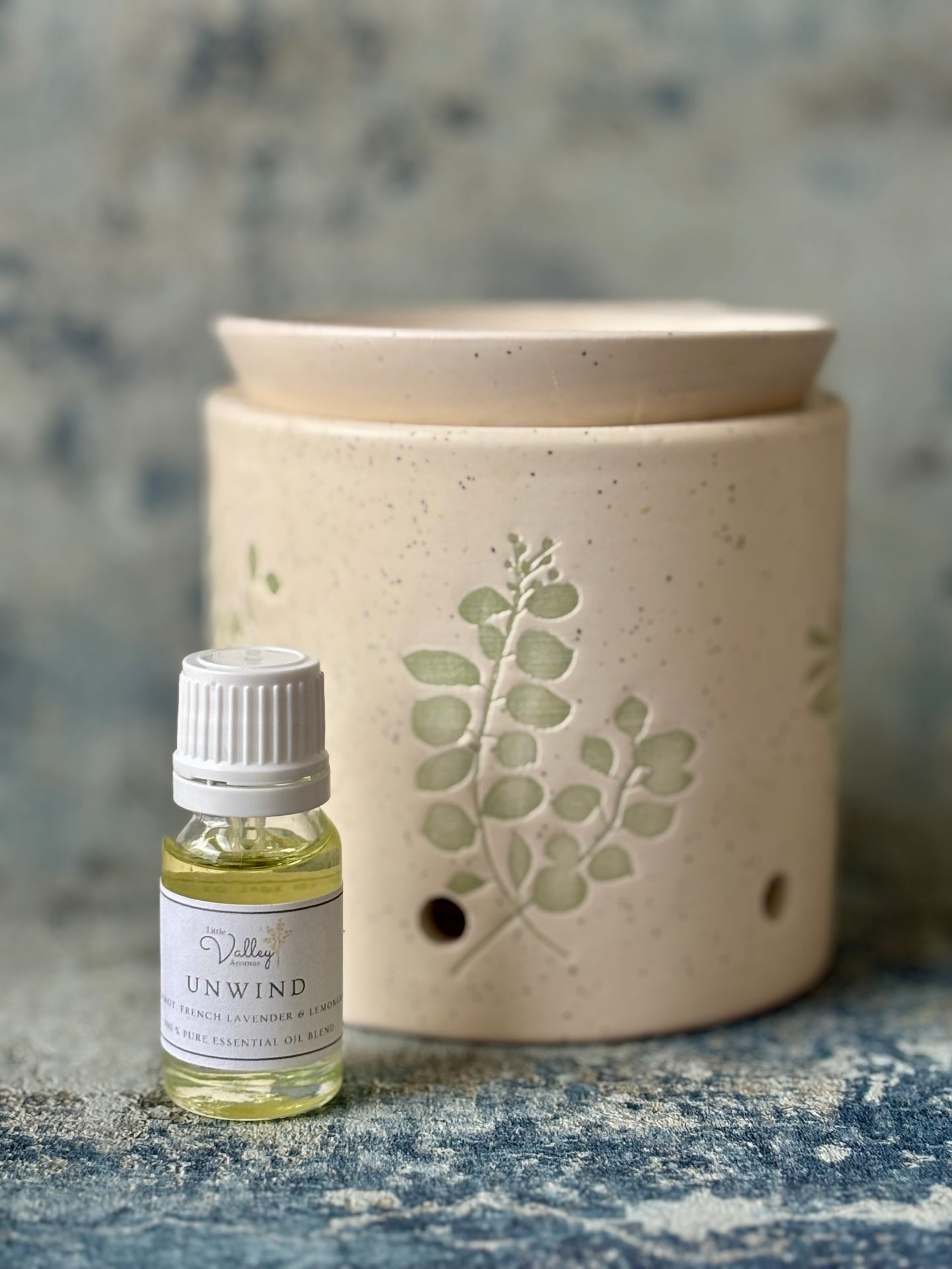 Unwind essential oil blend