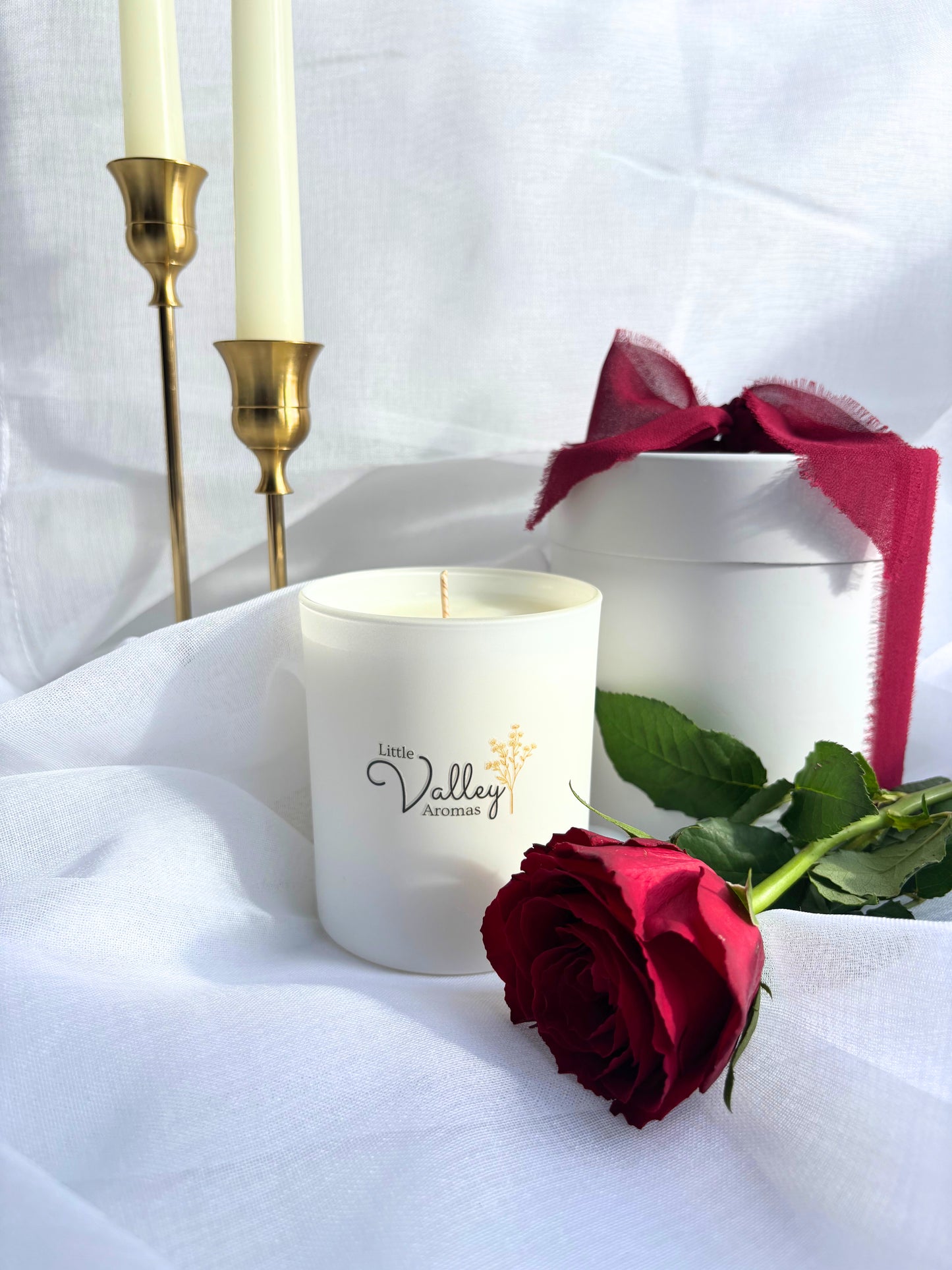 Velvet Rose & Oudh Soy Wax Candle - Christmas edition