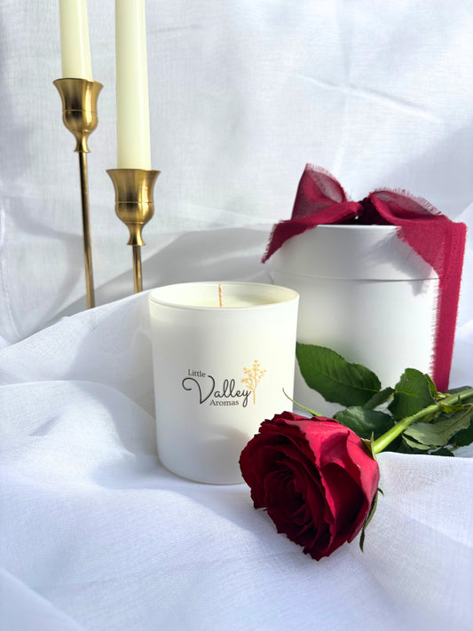 Velvet Rose & Oudh Soy Wax Candle - Christmas edition